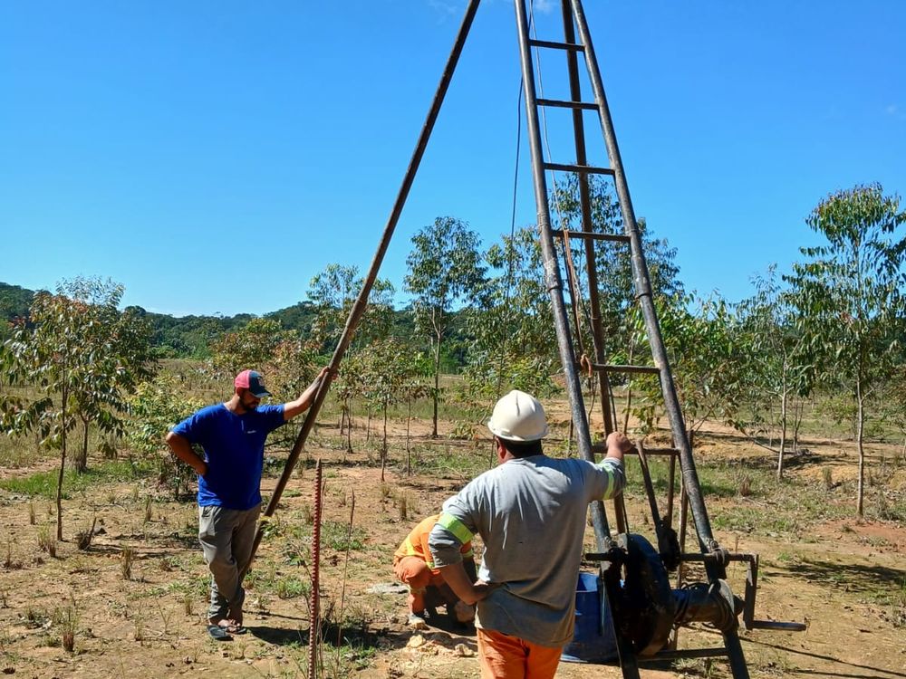 Martelo de sondagem SPT em operação — NEV Geotecnia