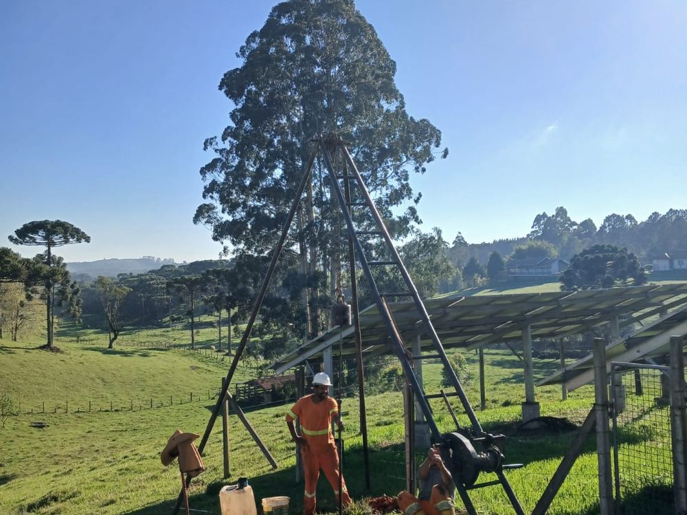 Sondagem SPT em terreno de planalto com araucárias